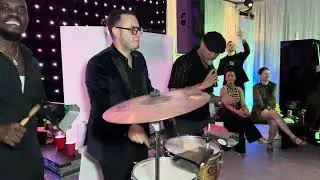 Salsa Social animated by a singer at the Novaera 10th Anniversary Night on November 22nd 2025