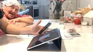 iPhone SE3 2022 Starlight - распаковка с бабушкой