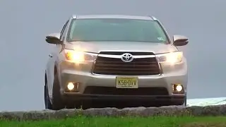 2014 Toyota Highlander - TestDriveNow.com Review by Auto Critic Steve Hammes | TestDriveNow