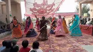 Groomer Group Dance