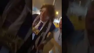 🤣 La Carlota (Carlos V&iacute;lchez) sorprendido en el estadio de Alianza Lima 😂⚽