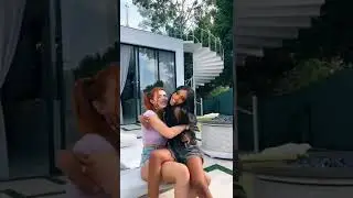 Teala Dunn kisses Bella Thorne 😱