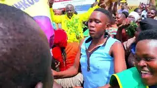  Vegetable vendors in junction / community have been set ablaze by the appearance of Hon *Biara 