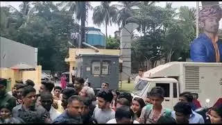 Video: Fans at Trailer Launch of The Extraordinary Journey of The Fakir