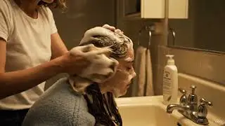Mother washes daughters hair over the sink! 🧼🧽 #shampooing!