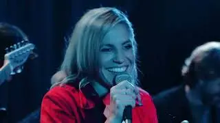 Tia Einarsen: A Live Experience