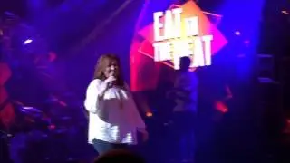 Jo Dee Messina Performs Live with an Unrecorded Song at Epcot, Walt Disney World