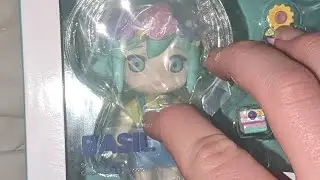 UNBOXING BASIL STATUE #omoribasil #omori #omorimemes #basil #sunflower #canon @kyonzinho PEASANTS!