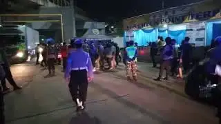 Penumpang dan motor dikeluarkan dari Pelabuhan