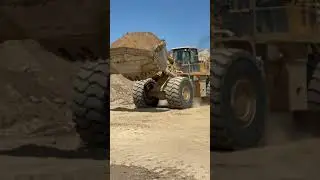 Cat 988H feeds gravel into Cone Crusher