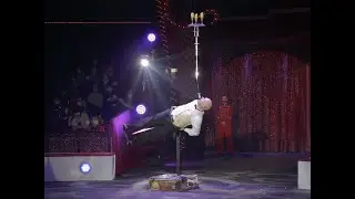 Wolf Fisher 50ies Glass Balance Act for Television, Event, Circus and Dinnershow