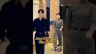 Ким Го Ын и Чон Хэ Ин на 46-й церемонии вручения кинопремии Blue Dragon Film Awards, отпечатки ру...