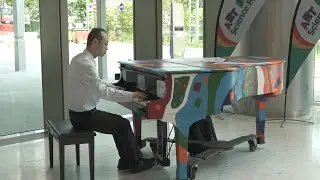 Xiu-Min Lin plays Turkish March on public pianos in Singapore