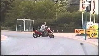 NO NO op scooter in Marrum bij cafe de Groene Oase