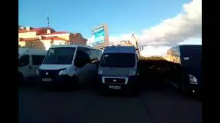 Автомобили у здания администрации Октябрьского района