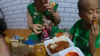 What is Monkey Baby Bop eating?