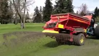 Top dressing fairways