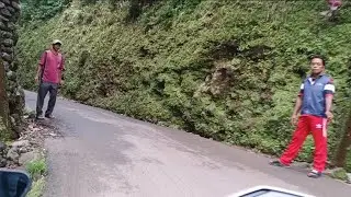 Mirip sirkuit GP||masuk hutan||masuk trowongan sempit