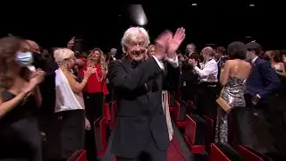 La standing ovation de la salle pour 