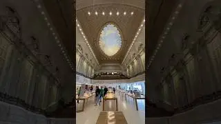 Located at the Tower Theater, in downtown Los Angeles, this is the most beautiful Apple Store!
