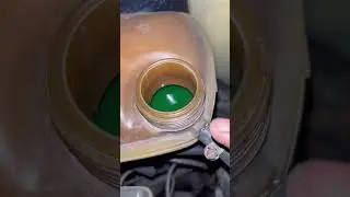 Como se purga el sistema de anticongelante cuando cambias el radiador de la calefacción golf A2