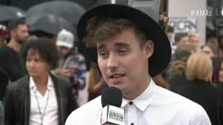 Jorge Blanco Red Carpet Interview - AMAs 2016