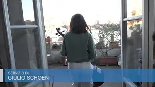 Firenze, la violoncellista incanta Santa Croce al tramonto