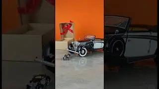 JUST TWO ROUND HEADLIGHTS OF CARS-1