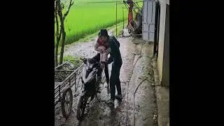 A Poor Mother&rsquo;s Struggle to Feed Her Child 😢💔 | Heartbreaking Story of Sacrifice