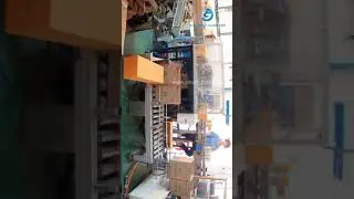 Automatic spray paint aerosol bottle dropping type cartoning machine with empty carton feeding syste