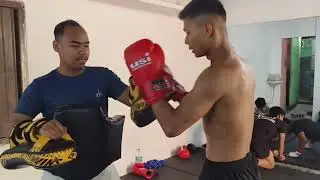 K1 Kickboxing pad work