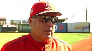 Angels' Scioscia instills big-league catching experience on his backstops
