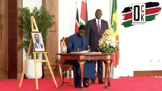 🔥Senegal President Signing Raila Odinga's Condolence book before Luncheon with Ruto At Statehouse
