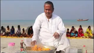 India, West Bengal,  bay of Bengal, Sea beach cooking and eating / Sea Beach Cooking Prawn Cooking
