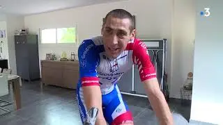Le cycliste b&eacute;arnais Matthieu Ladagnous en entra&icirc;nement confin&eacute; dans son salon