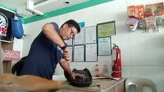 Tumutulong na Ako dahil Ang Daming customer sa motorshop namin 
