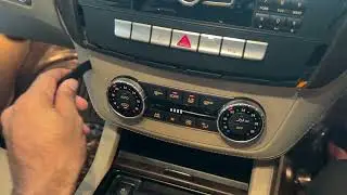 Mercedes Benz ML 350 W166 Sterio & AC Control panel remove