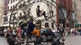 Rodafonio - spectacle avec roue géante et musiciens (Compagnie Factoría Circular)