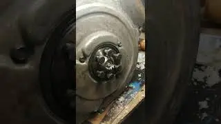 Dépose roulement vilbrequin Volkswagen T3 à la mie de pain!
