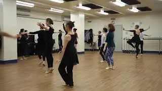 Adult Ballet Beginner Pirouette half-turn in fifth, Pas de bourr&eacute;e