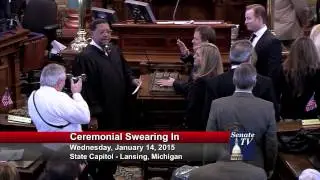 Senator Marty Knollenberg takes his Oath of Office in the 98th Legislature.