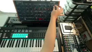 Behringer UB-Xa - Original Patch - Live Performance Demo