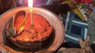 Ghar per biscuit se cake bana ker husband ko siya birthday 🎂 surprise 🎂💕🎁