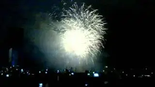 London 2012 New Years fireworks on Waterloo bridge part 1/2