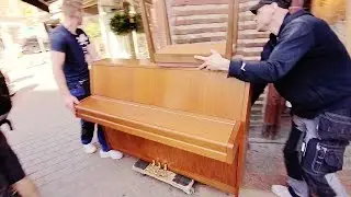 Piano on the Road! &bull; Stockholm Day 1