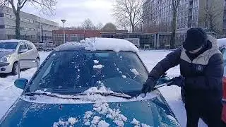 إزالة الثلج عن السيارة remove snow off the car Netherlands هولندا