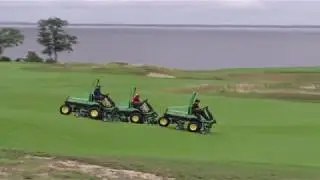 True fairway mowing: the John Deere 6000 PrecisionCut Mowers