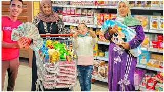 تحدى نص ساعة ⏰تشترى على حسابي شوفوا أمى اشترت ايه أحرجتنى ودبستنى وباركوا لنرمين على المفاجأة