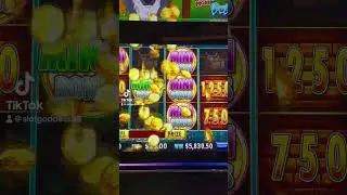 It&rsquo;s raining MONEY 💸 Let&rsquo;s make it POUR on the VEGAS Strip!! #casino #slots #vegas #slotmachine