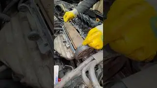 Oily leaks? Replacing the valve cover gasket on a Golf 4!